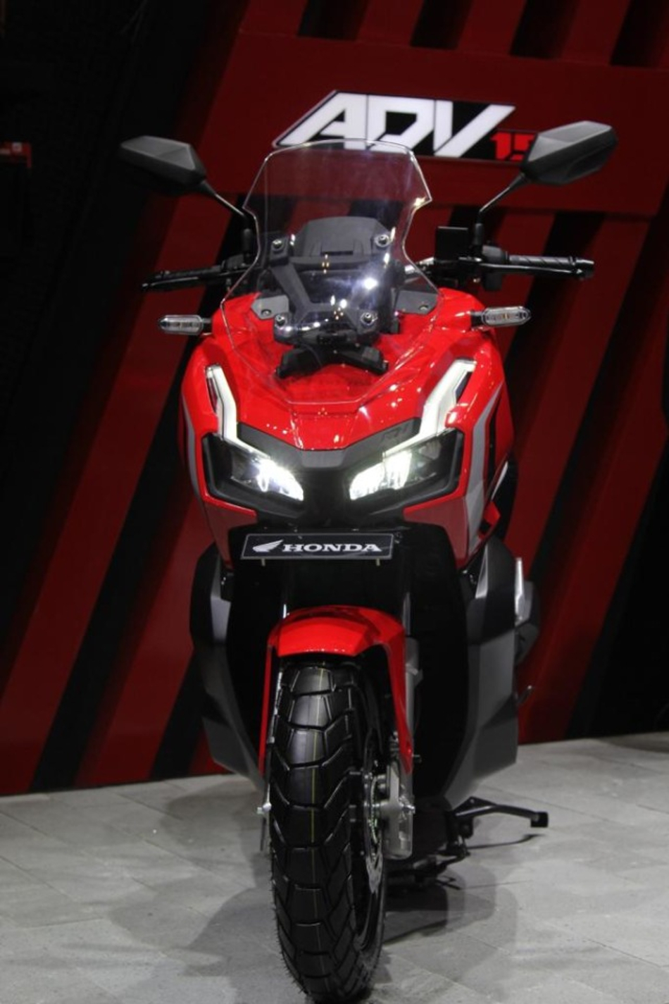 Nuevo Honda  ADV  150  Motor  y Racing