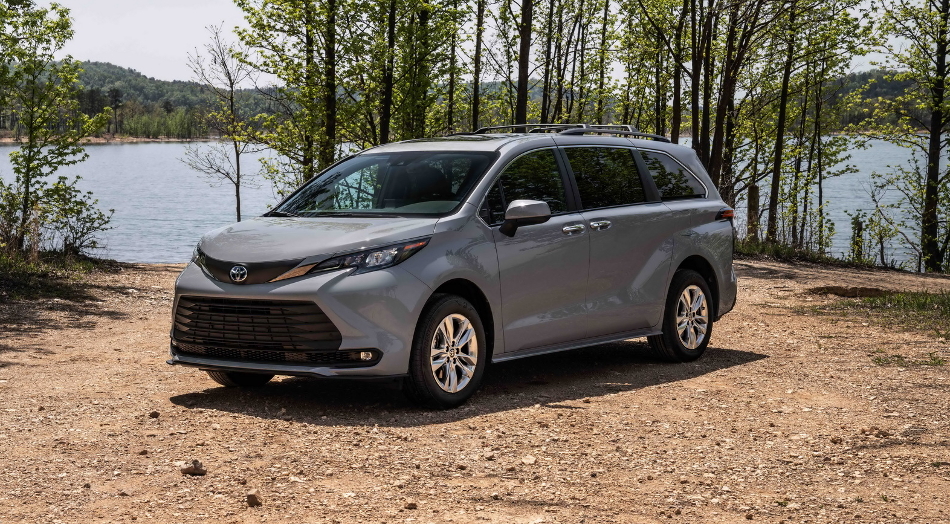 Toyota Sienna Woodland Edition 2022 - Motor Y Racing