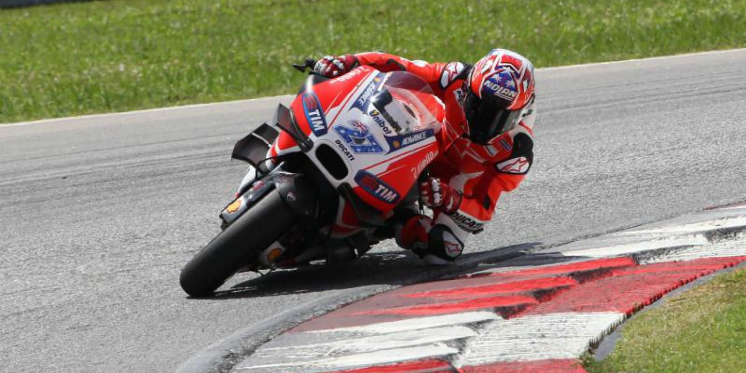 Casey Stoner vuelve a sonreír y no es pescando