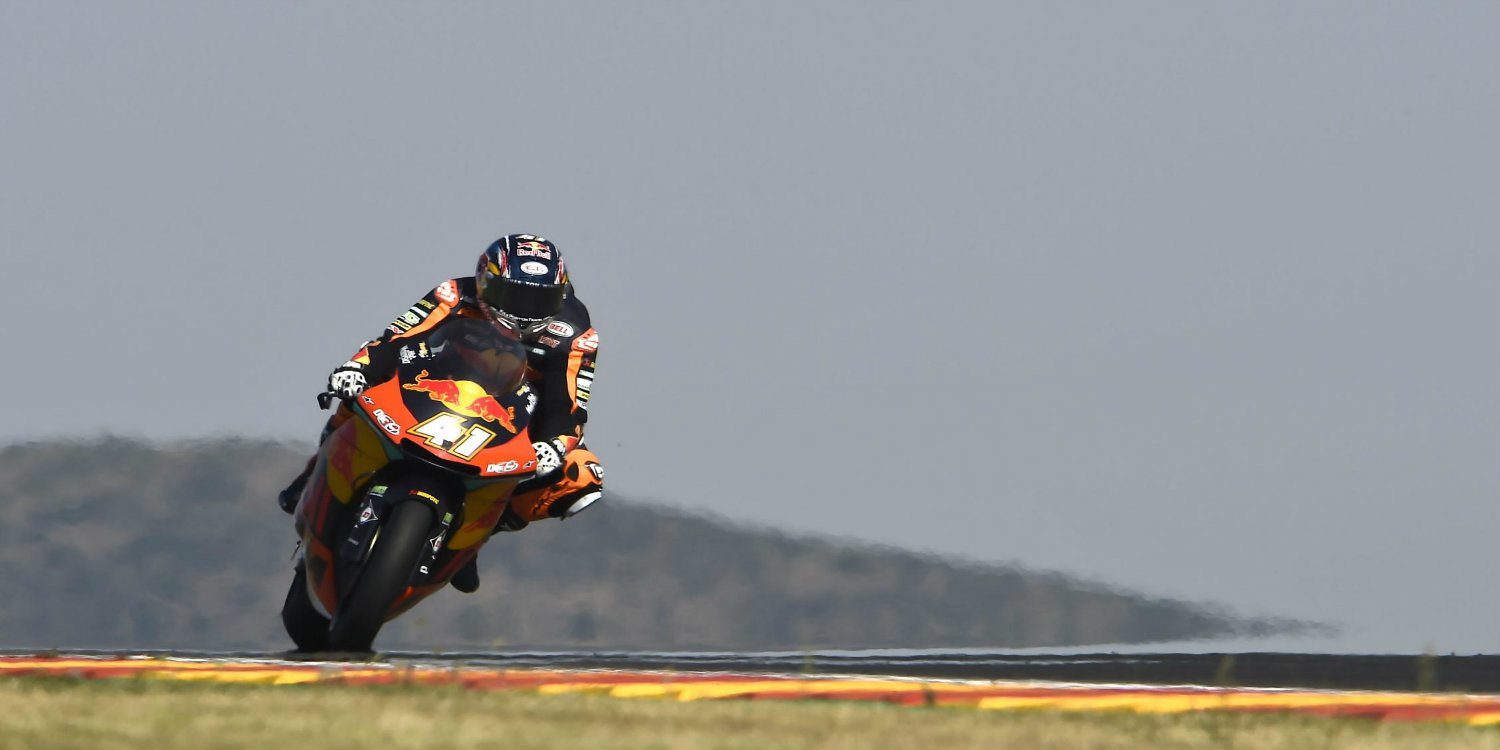 Brad Binder consigue su primera pole de Moto2 en Aragón