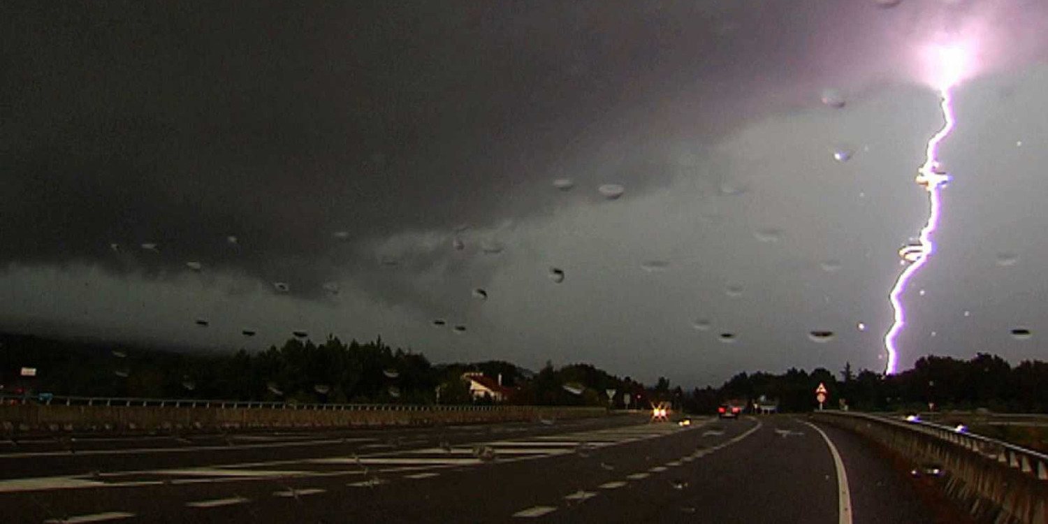 Conducción segura bajo tormenta